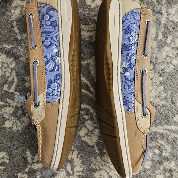 Shoes - Picture 2 of 5